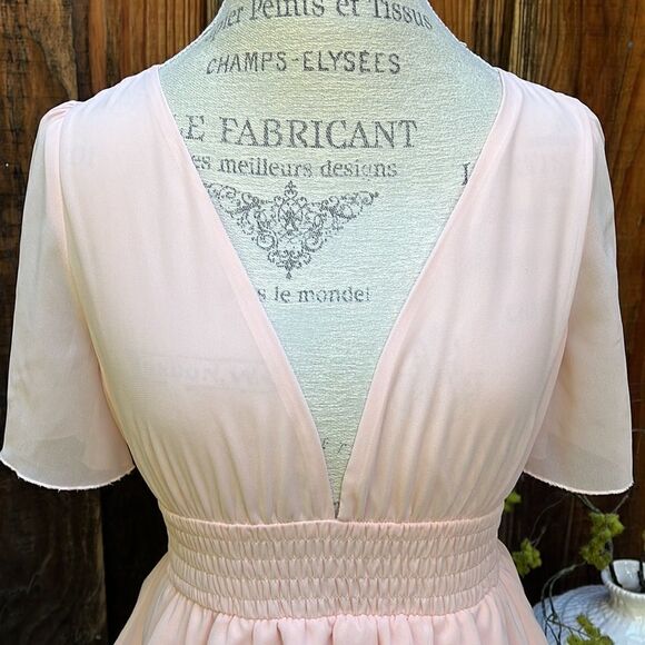 FOREVER
21 LOW V-NECK MINI DRESS. Size M - Picture 2 of 6